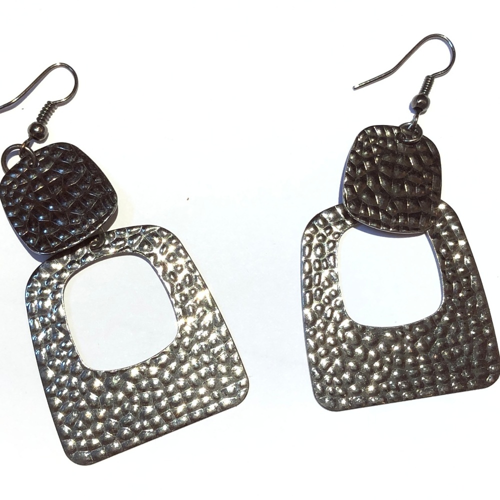 Embossed Squared Metallic Layered Dangle Earrings